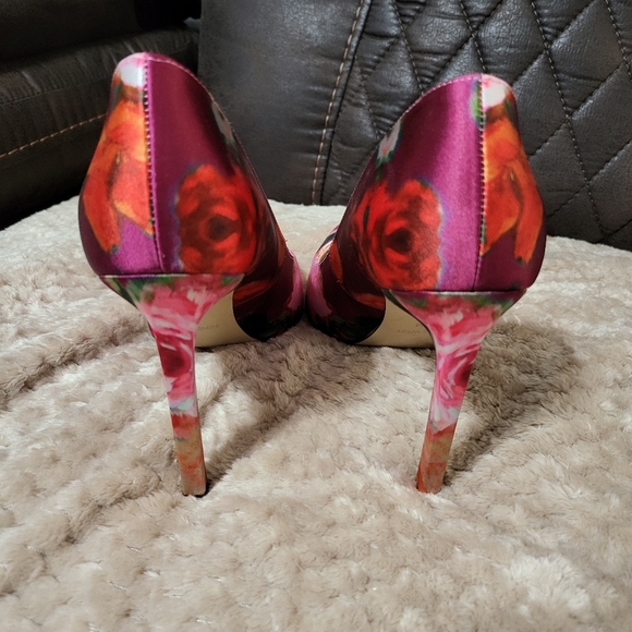 Nine West Flowerwd Heels, size 7 - Picture 3 of 5